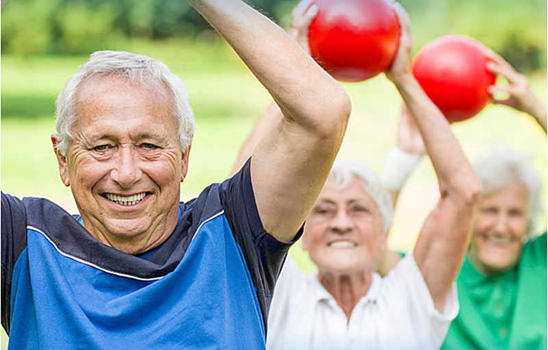 Mantenimiento físico al aire libre para personas adultas y mayores