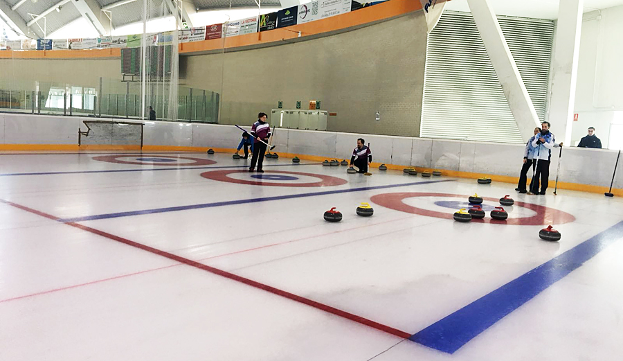 Sensacional Campeonato el vivido este fin de semana del 19 al 21 de enero. El mejor Curling del país se ha reunido en Jaca para disputar el Campeonato de España de Dobles Mixto. Y tras tres día de acción si descanso, SVC Iparpolo Bikobi ha ganado el torneo y se ha proclamado Campeón por segundo año consecutivo.