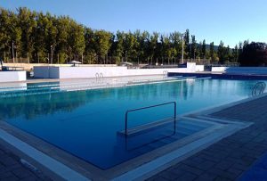 La piscina municipal de Jaca se abre al público el próximo 1 de julio, en horario de mañana y tarde, con todas las medidas de seguridad sanitaria para garantizar la protección contra el contagio.